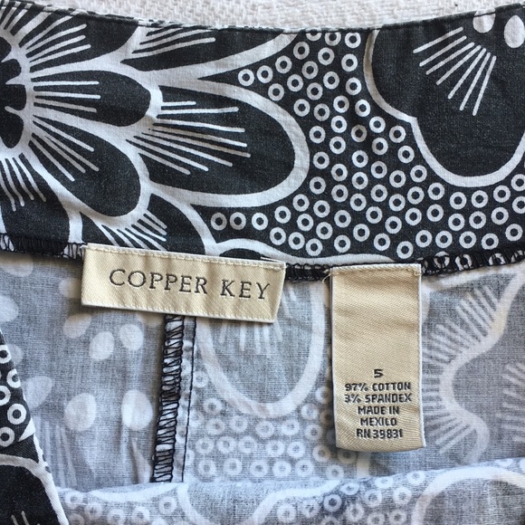 6/$20 Copper Key skirt sz 5 in black & white - Picture 2 of 8